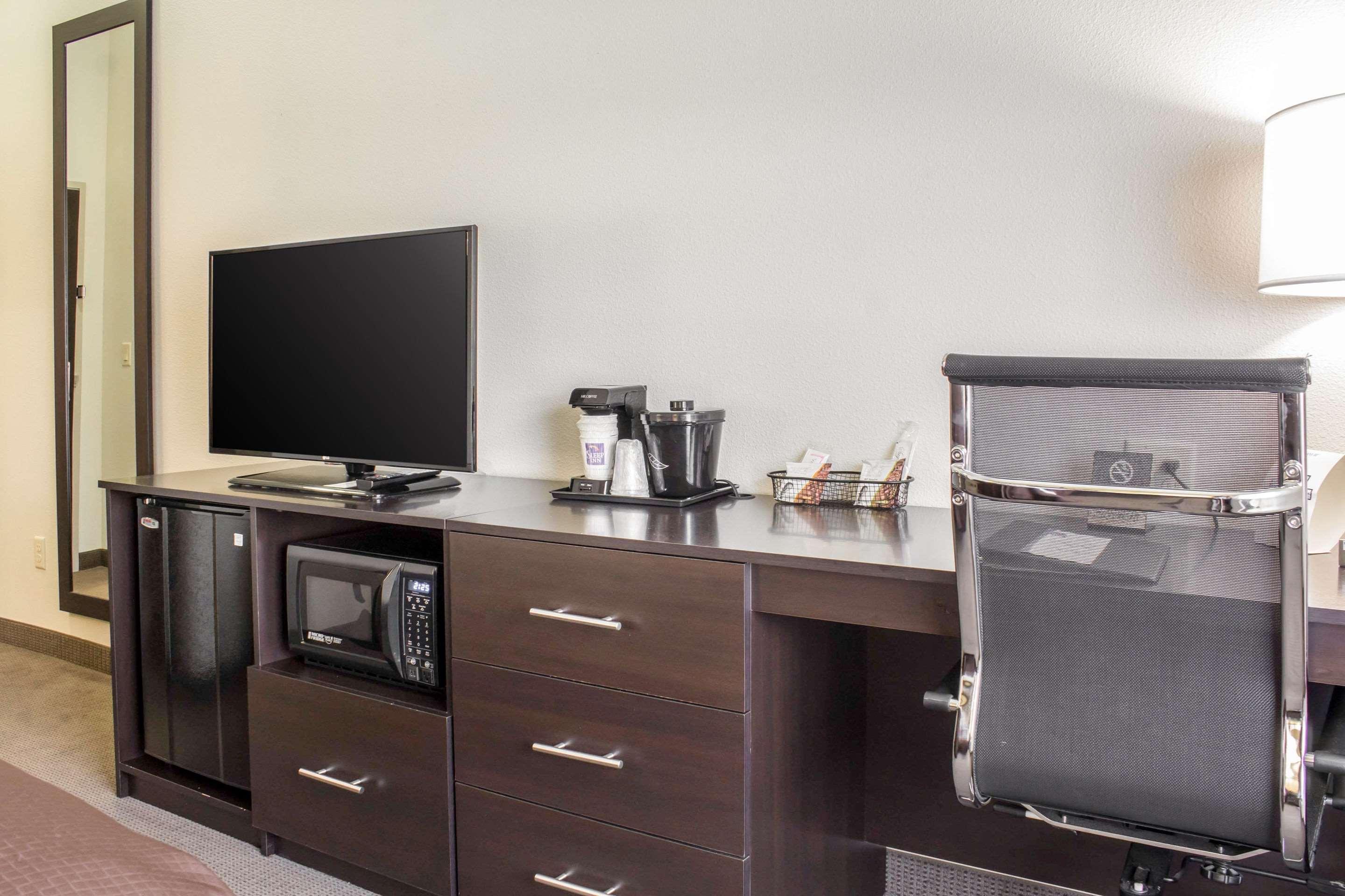Sleep Inn & Suites Lincoln University Area Екстериор снимка