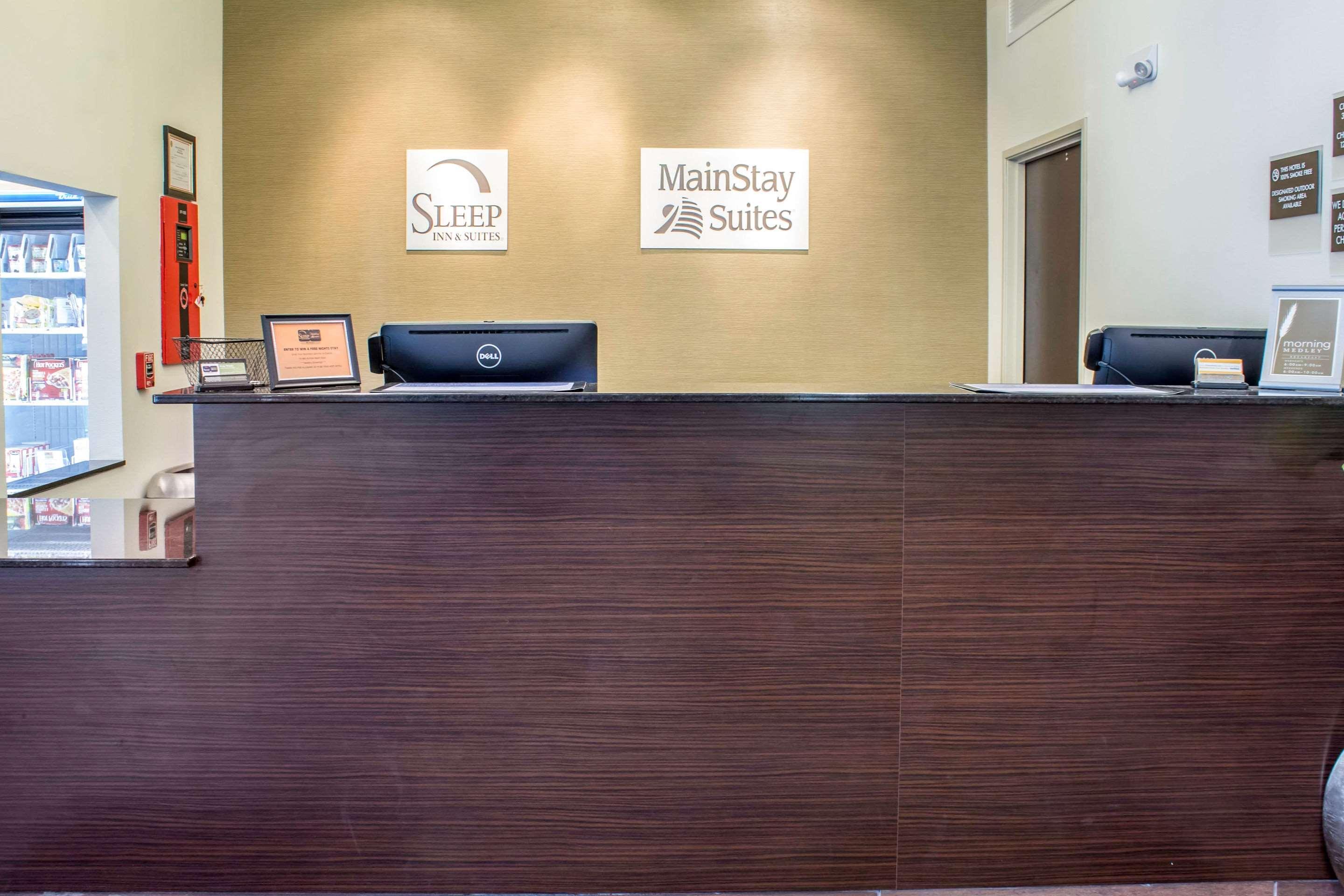 Sleep Inn & Suites Lincoln University Area Екстериор снимка
