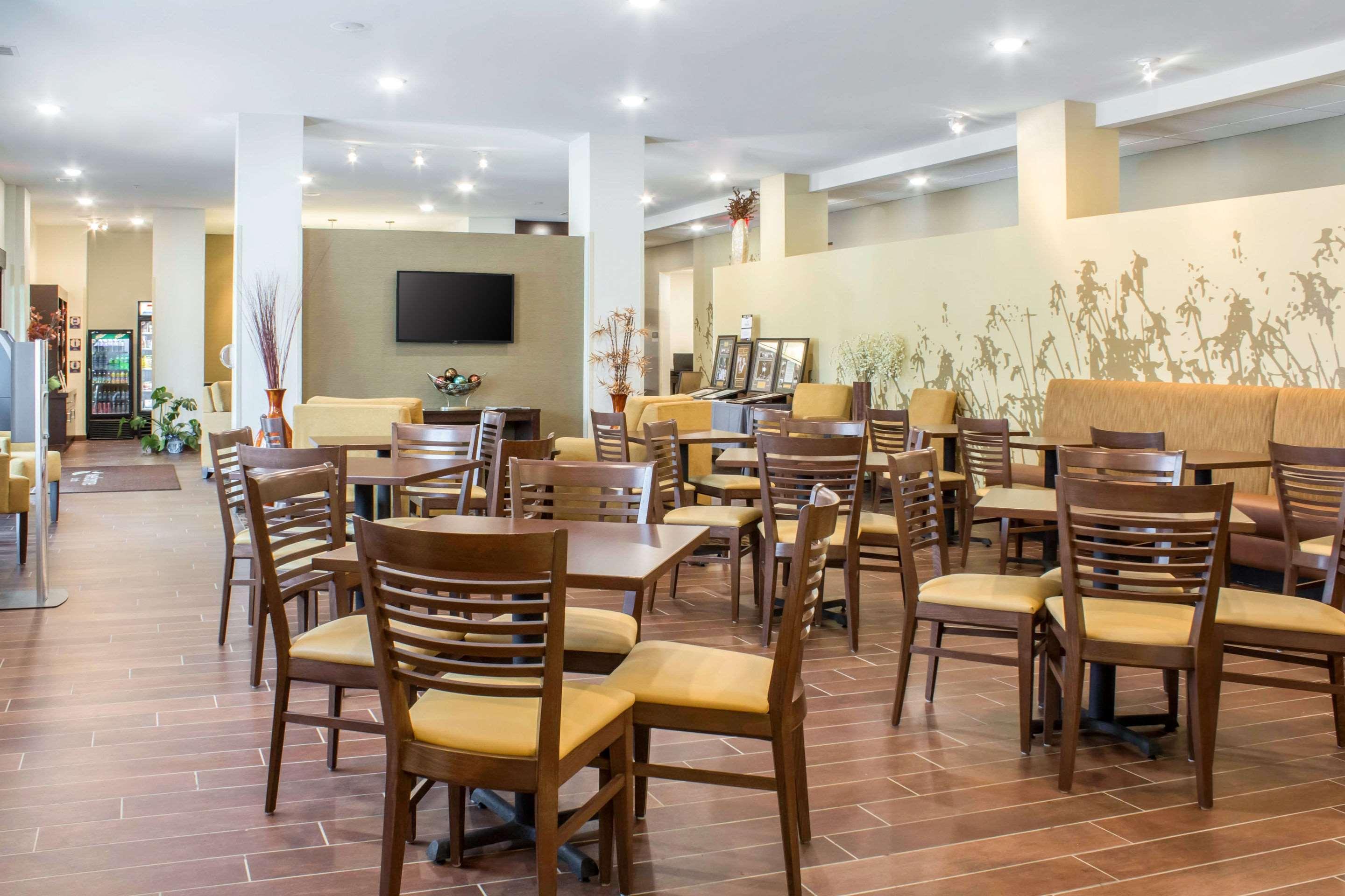 Sleep Inn & Suites Lincoln University Area Екстериор снимка