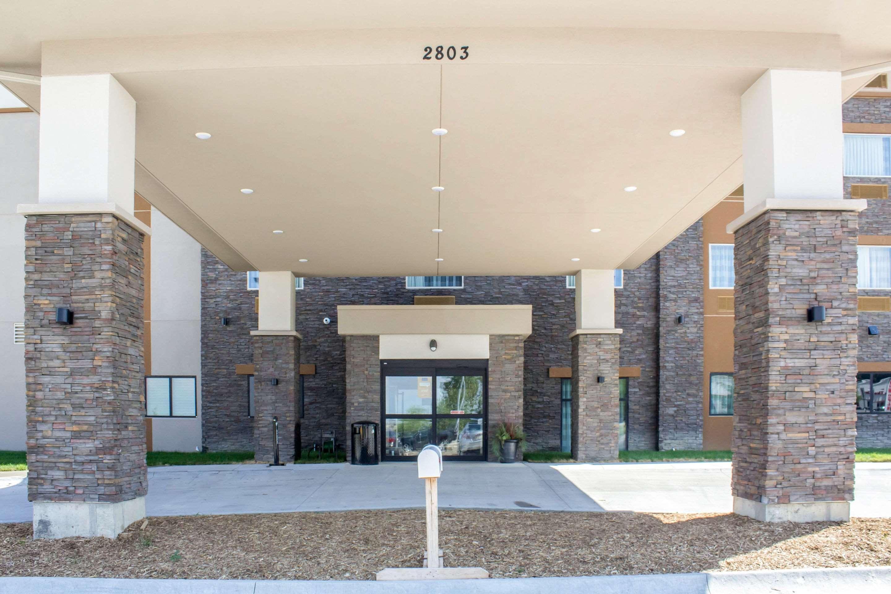 Sleep Inn & Suites Lincoln University Area Екстериор снимка