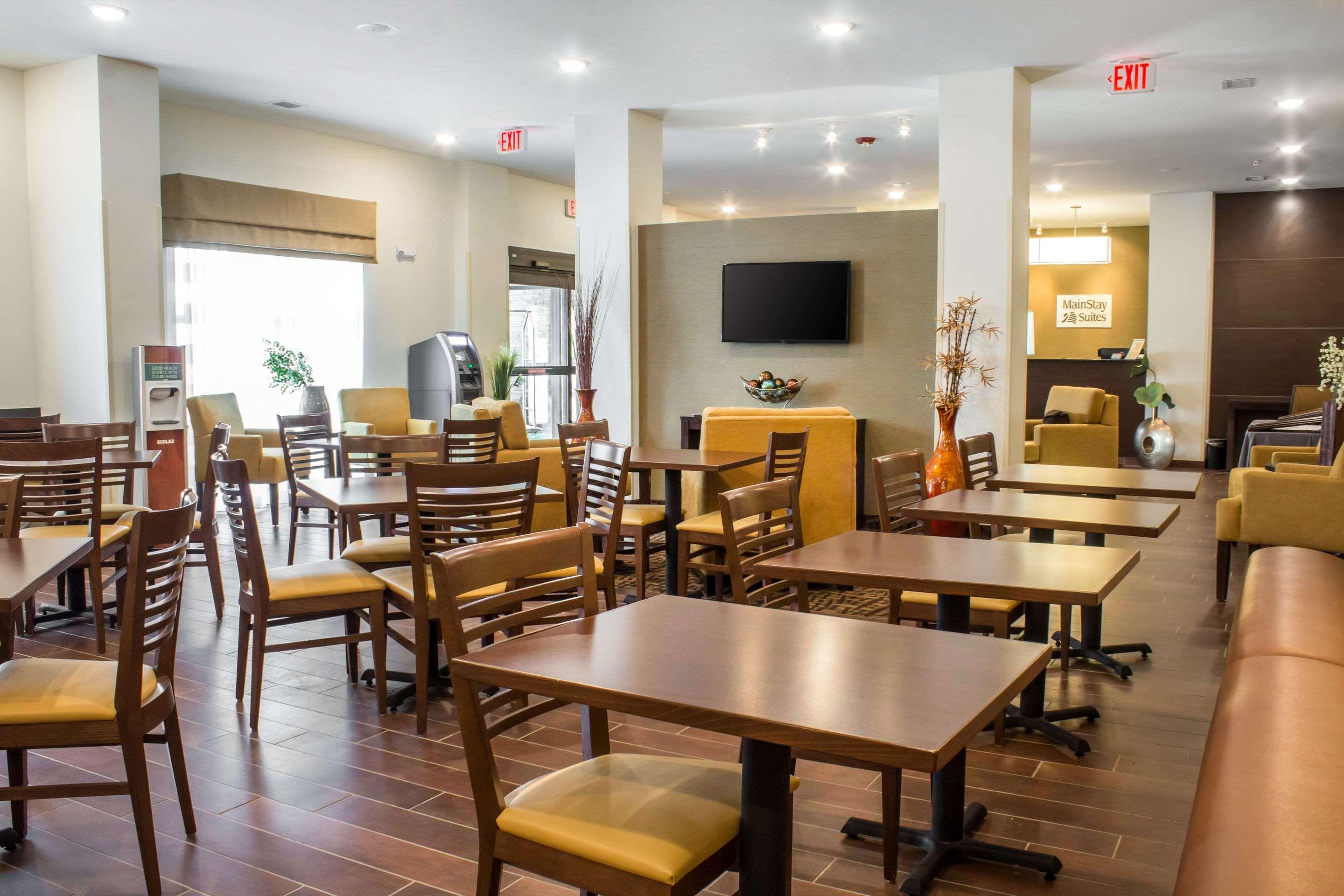Sleep Inn & Suites Lincoln University Area Екстериор снимка