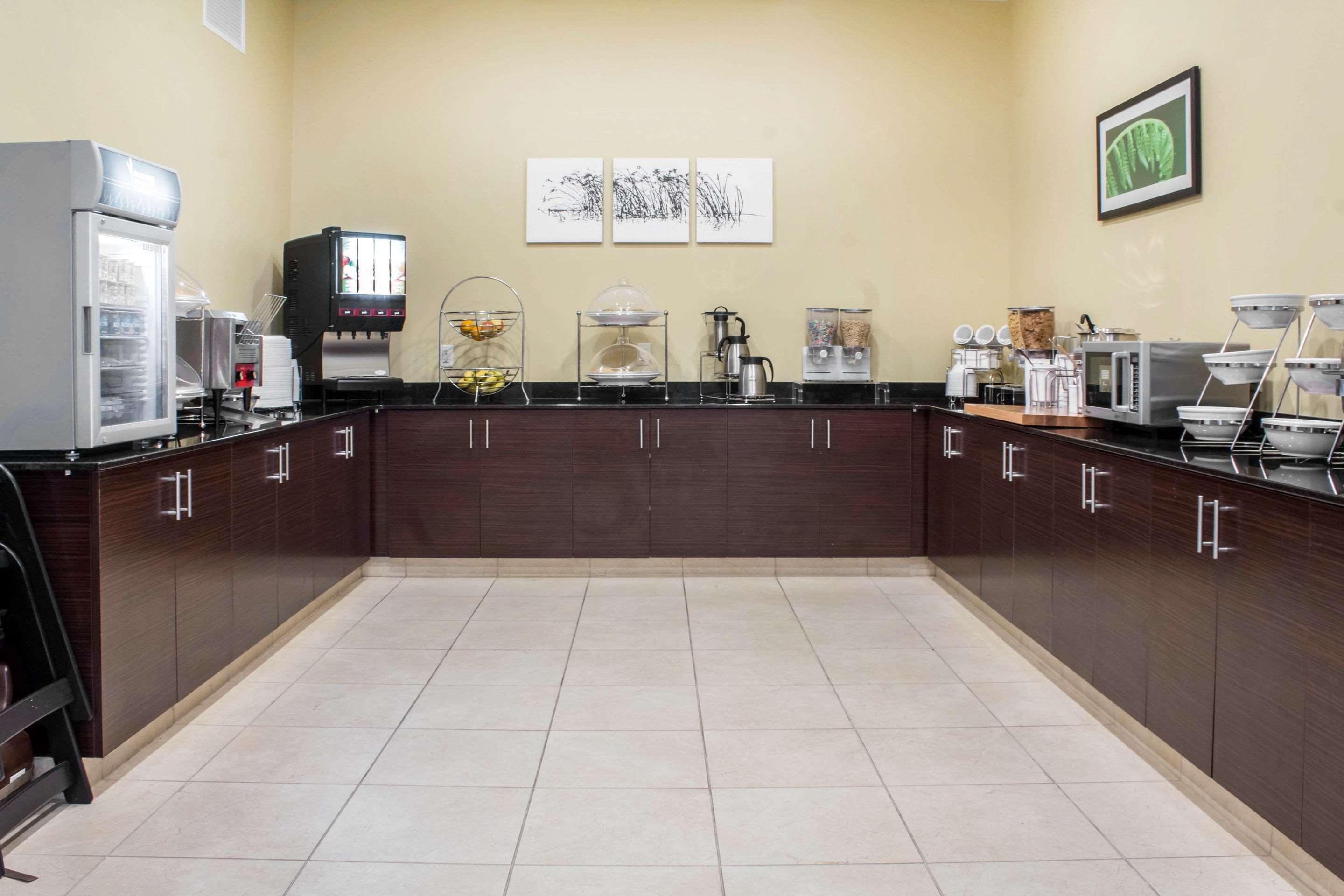 Sleep Inn & Suites Lincoln University Area Екстериор снимка