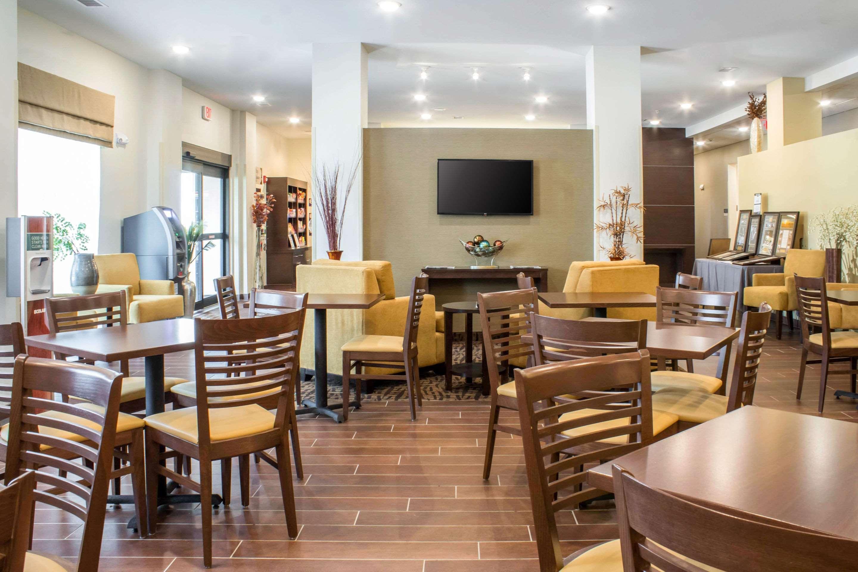 Sleep Inn & Suites Lincoln University Area Екстериор снимка