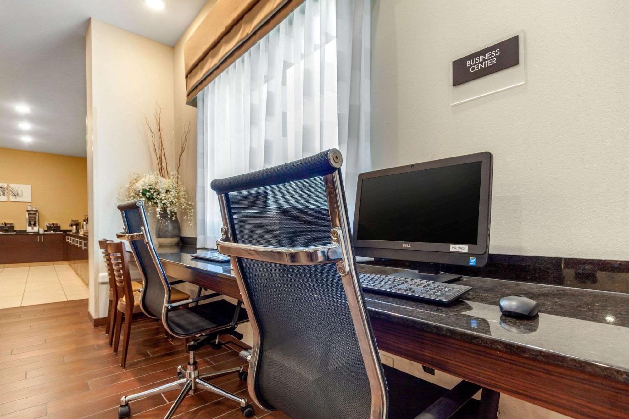 Sleep Inn & Suites Lincoln University Area Екстериор снимка