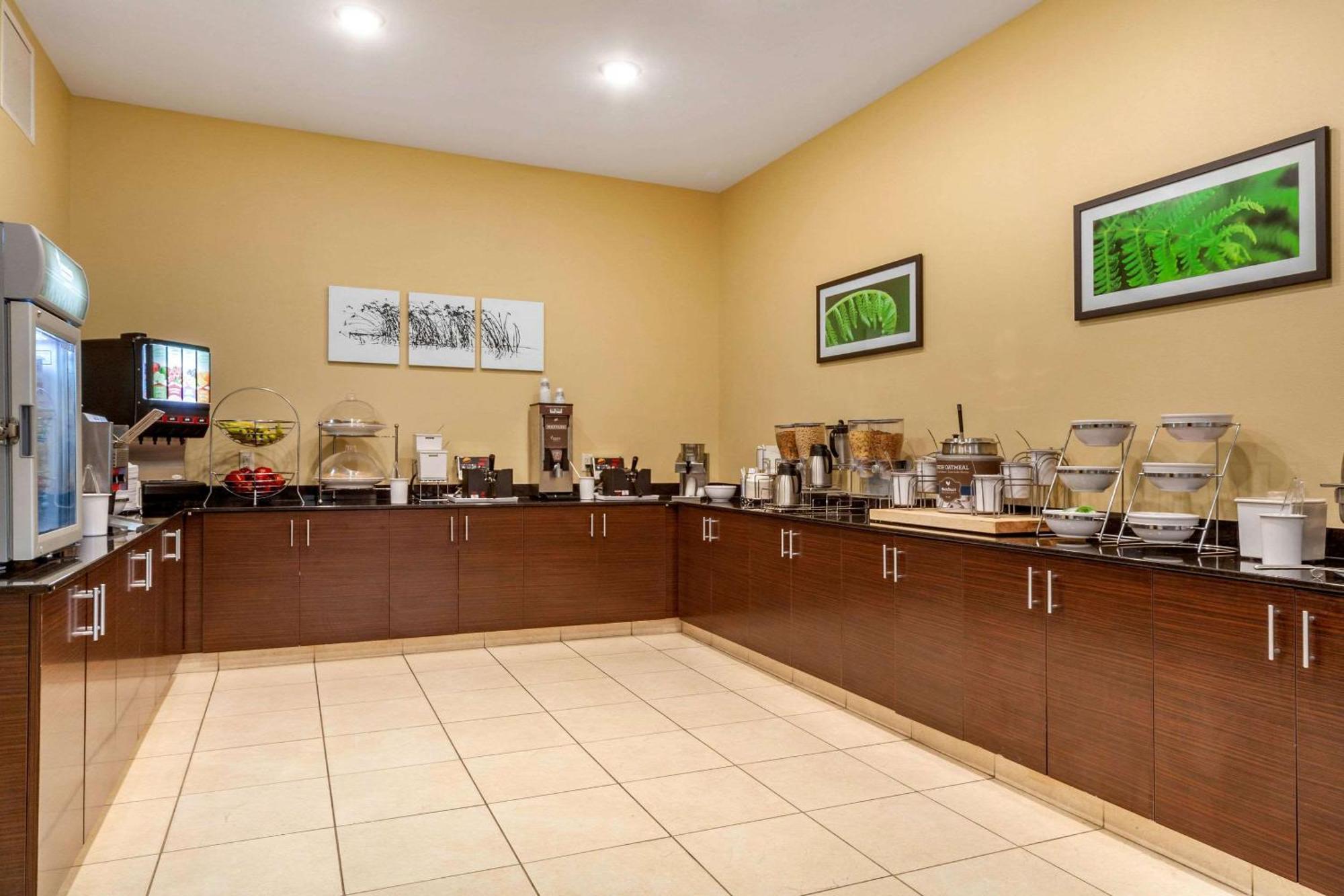 Sleep Inn & Suites Lincoln University Area Екстериор снимка
