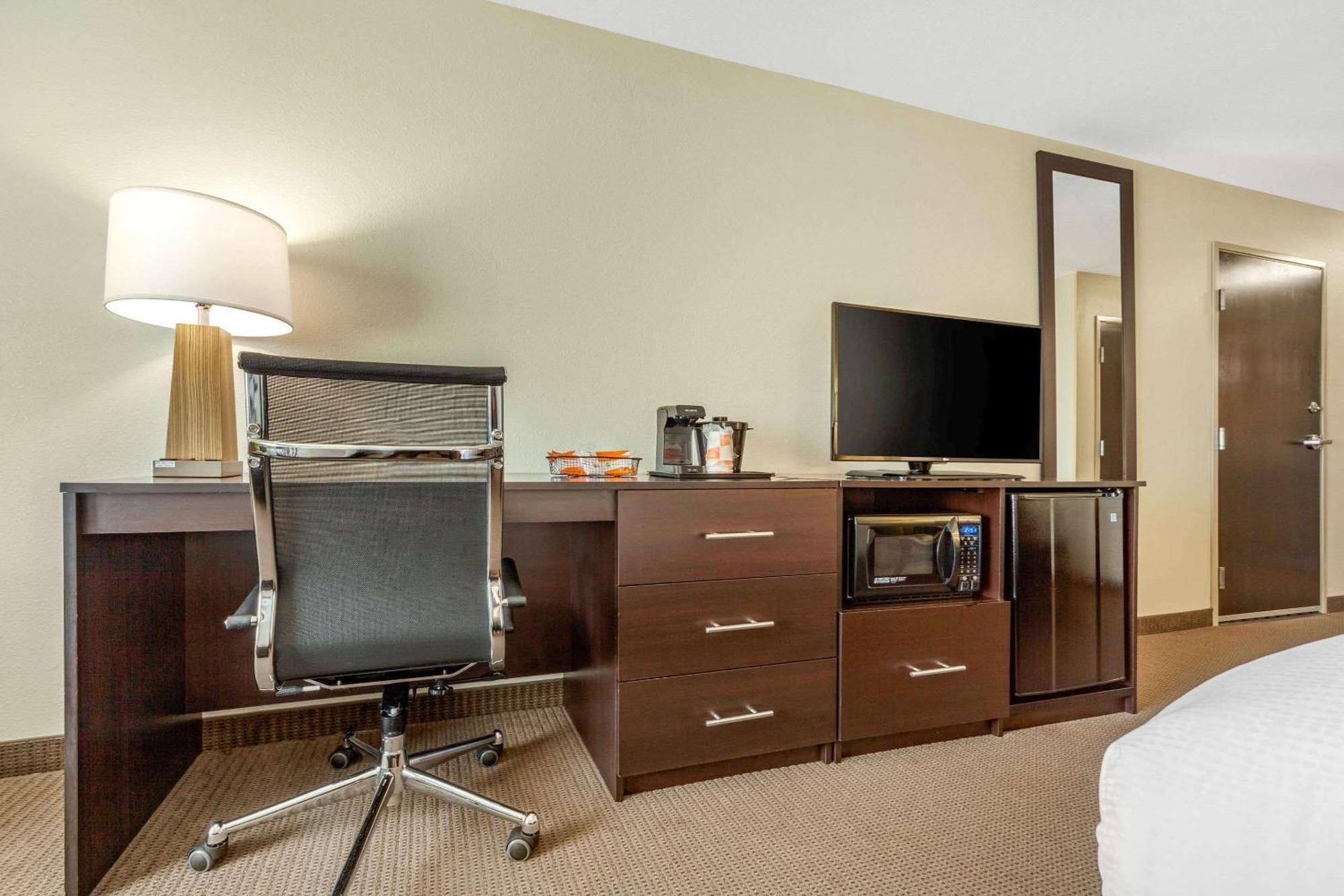 Sleep Inn & Suites Lincoln University Area Екстериор снимка