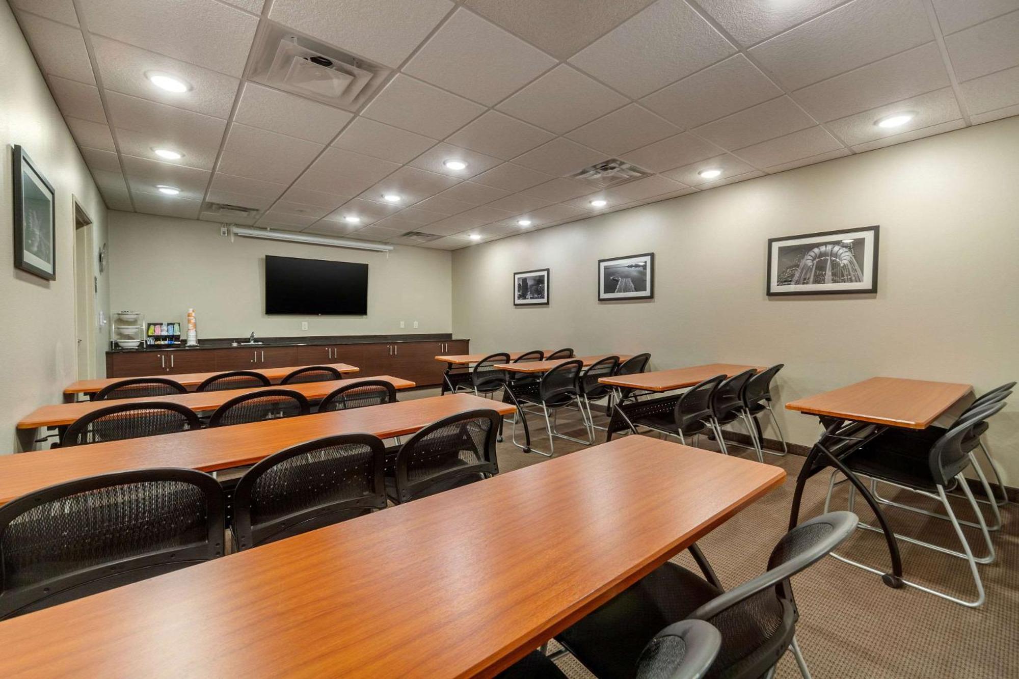 Sleep Inn & Suites Lincoln University Area Екстериор снимка