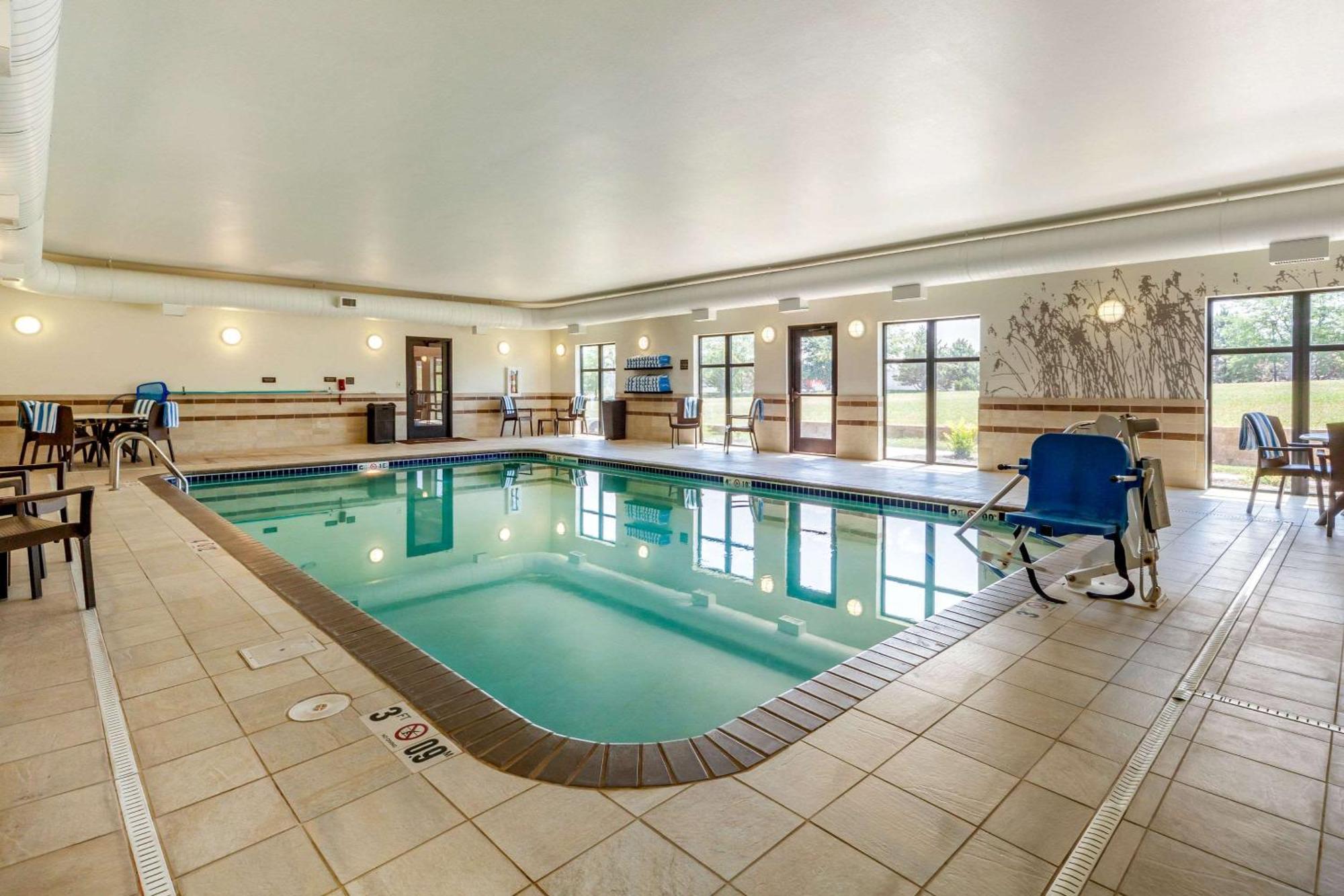 Sleep Inn & Suites Lincoln University Area Екстериор снимка