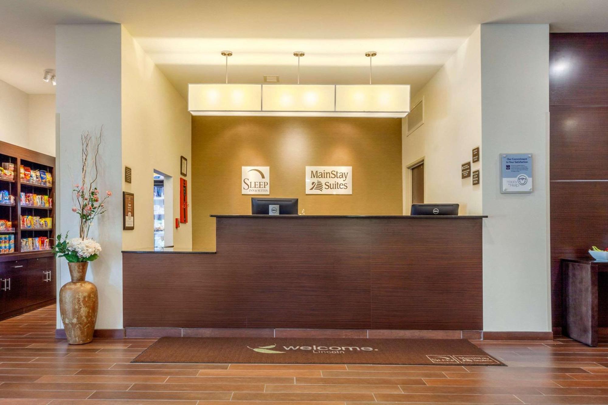 Sleep Inn & Suites Lincoln University Area Екстериор снимка