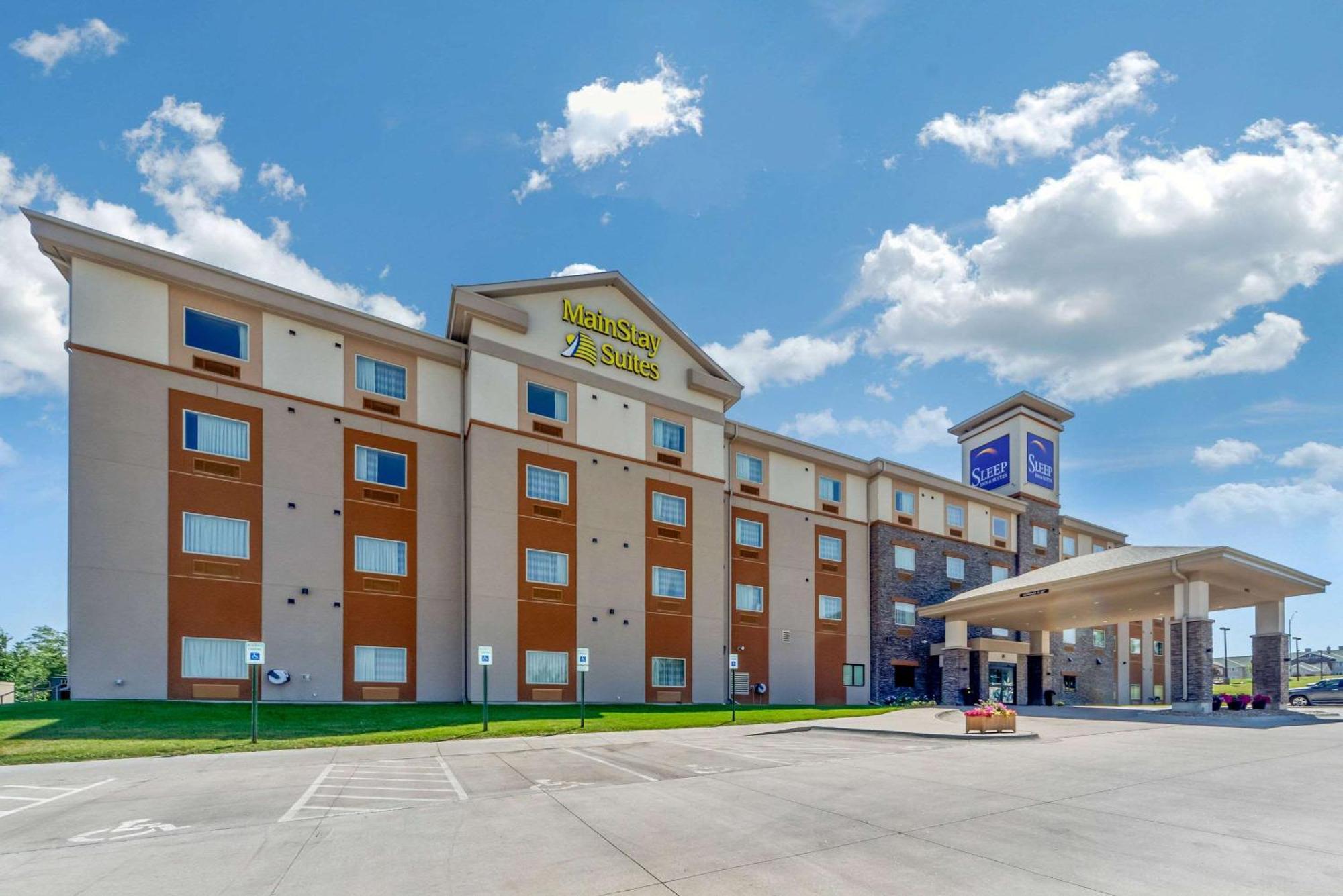 Sleep Inn & Suites Lincoln University Area Екстериор снимка